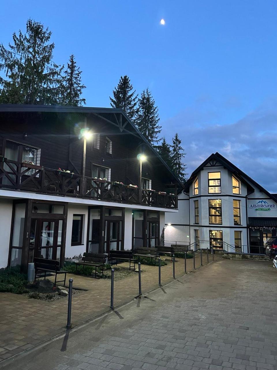 Alpiyskiy Jablunyzja Exterior foto